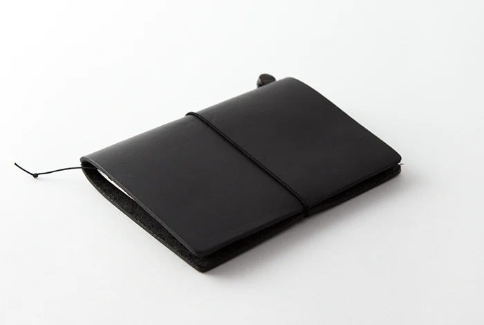 TRAVELER's Notebook - Passport Size - Black - Image 7